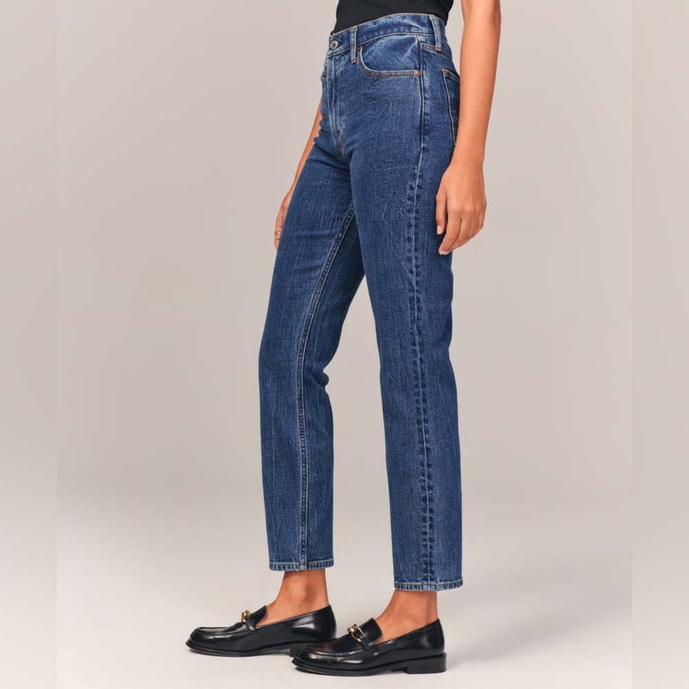 NWT Abercrombie High Rise Mom Jeans